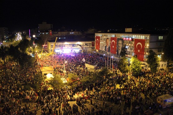 Adıyaman’da on binler meydanlara koştu