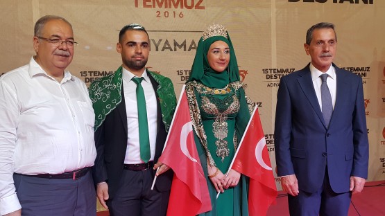 Adıyaman’da halk 7’den 70’e meydanlarda