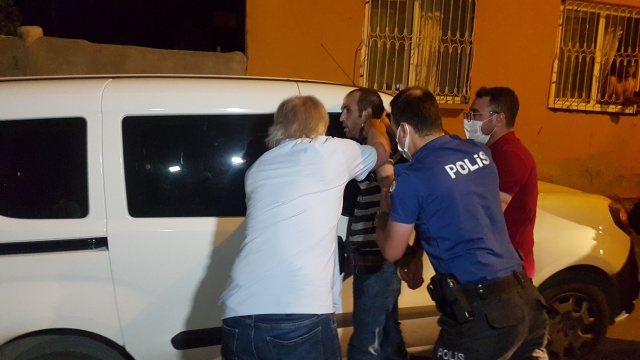 Annesini, eşini ve beş çocuğunu rehin aldı