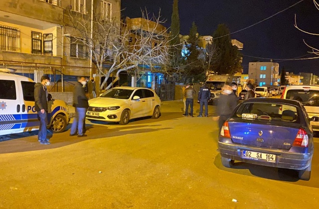 Cinnet getiren anne çocuğunu bıçak ile rehin aldı