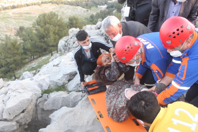Kayıp kadın kayalıklar arasında sıkışmış halde bulundu