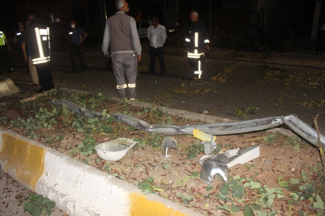 Fabrika işçilerini taşıyan otobüs kontrolden çıktı, ortalık savaş alanına çevirdi