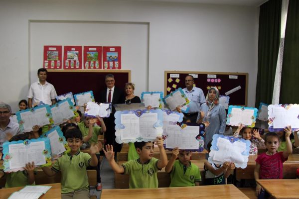 153 bin 352 öğrenci karne sevinci yaşadı