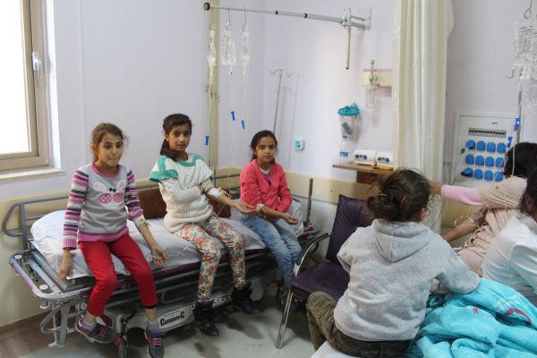 15 öğrenci zehirlenme şüphesiyle hastanelik oldu