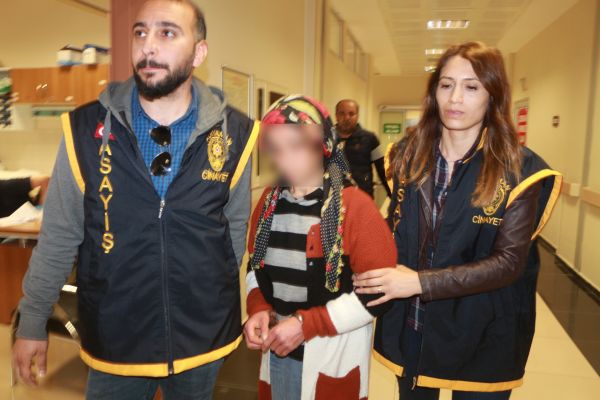 1 Günlük bebeğini öldürüp çöpe attı