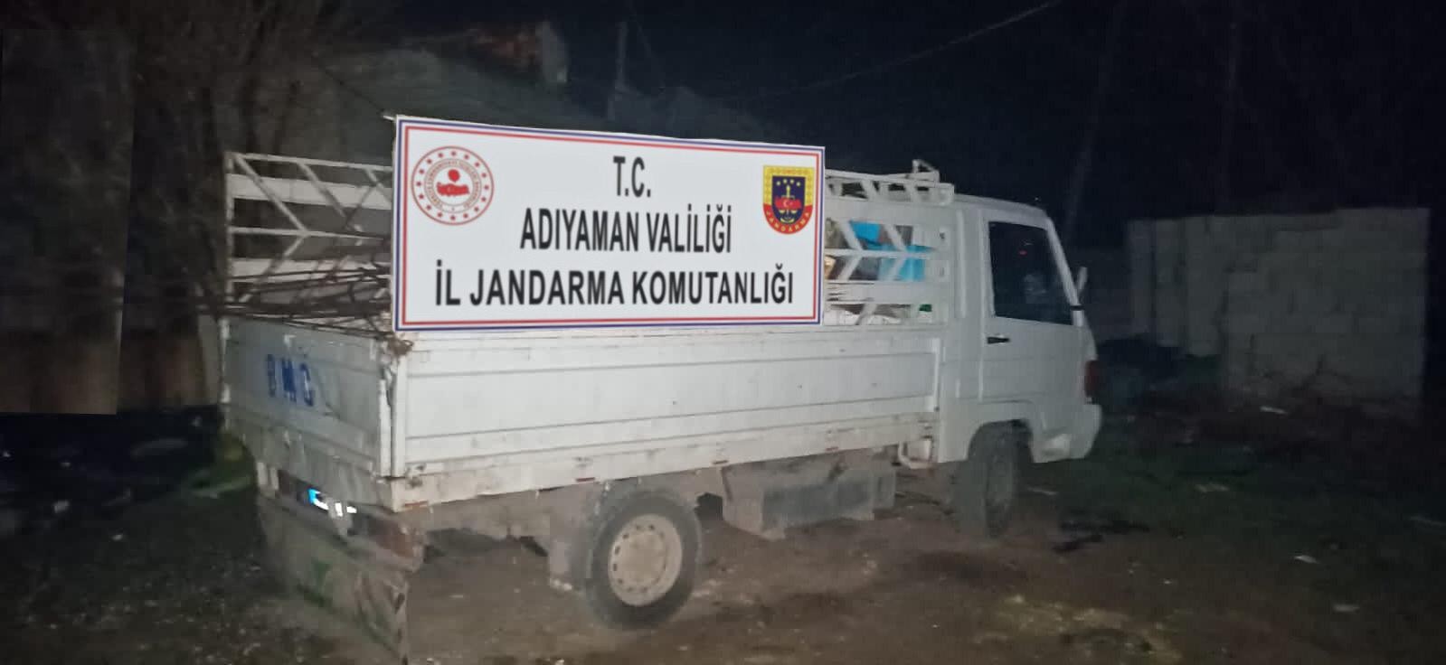 Çaldıkları malzemelerle jandarmaya yakalandılar