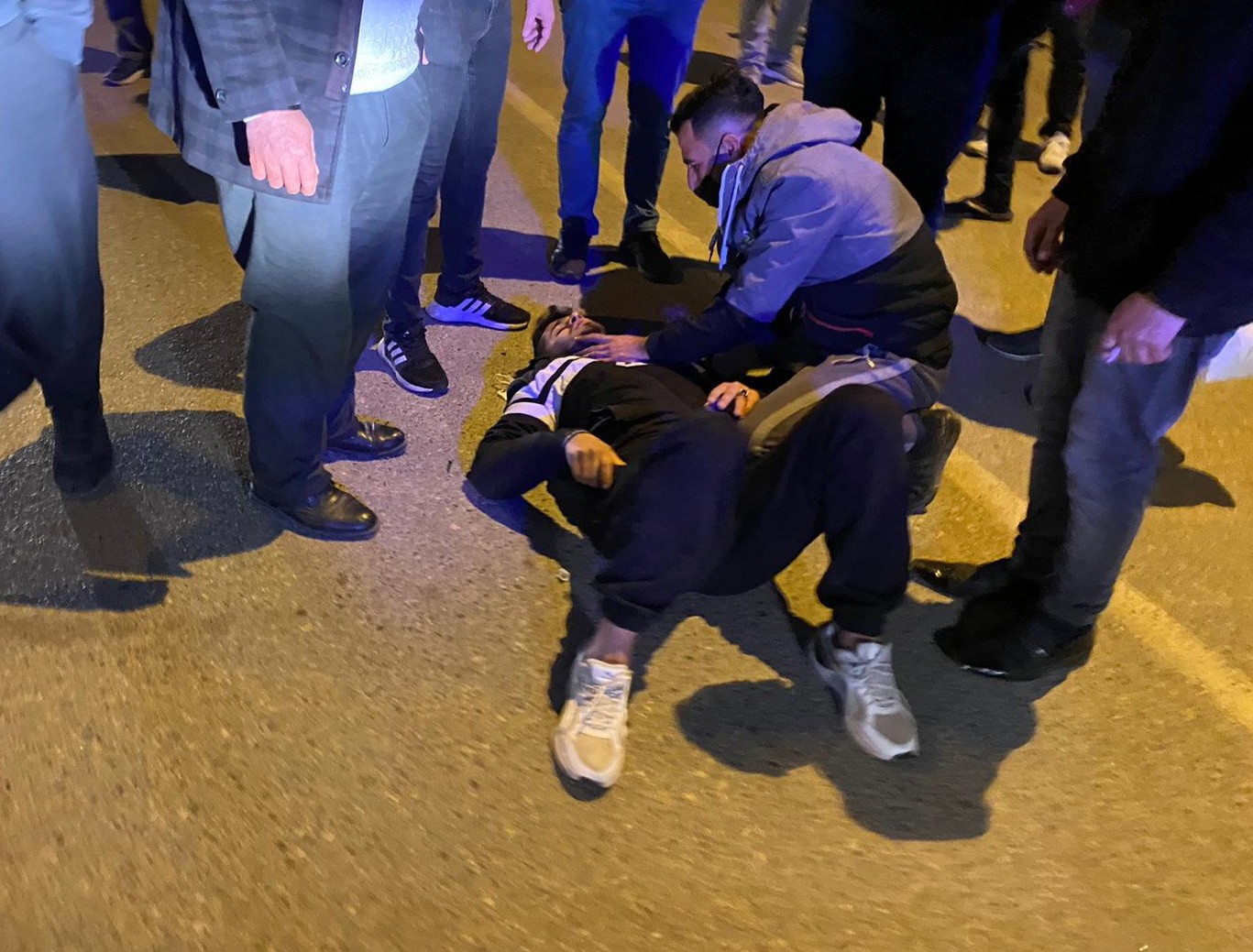 Hafif ticari araç ile motosiklet çarpıştı: 1 yaralı