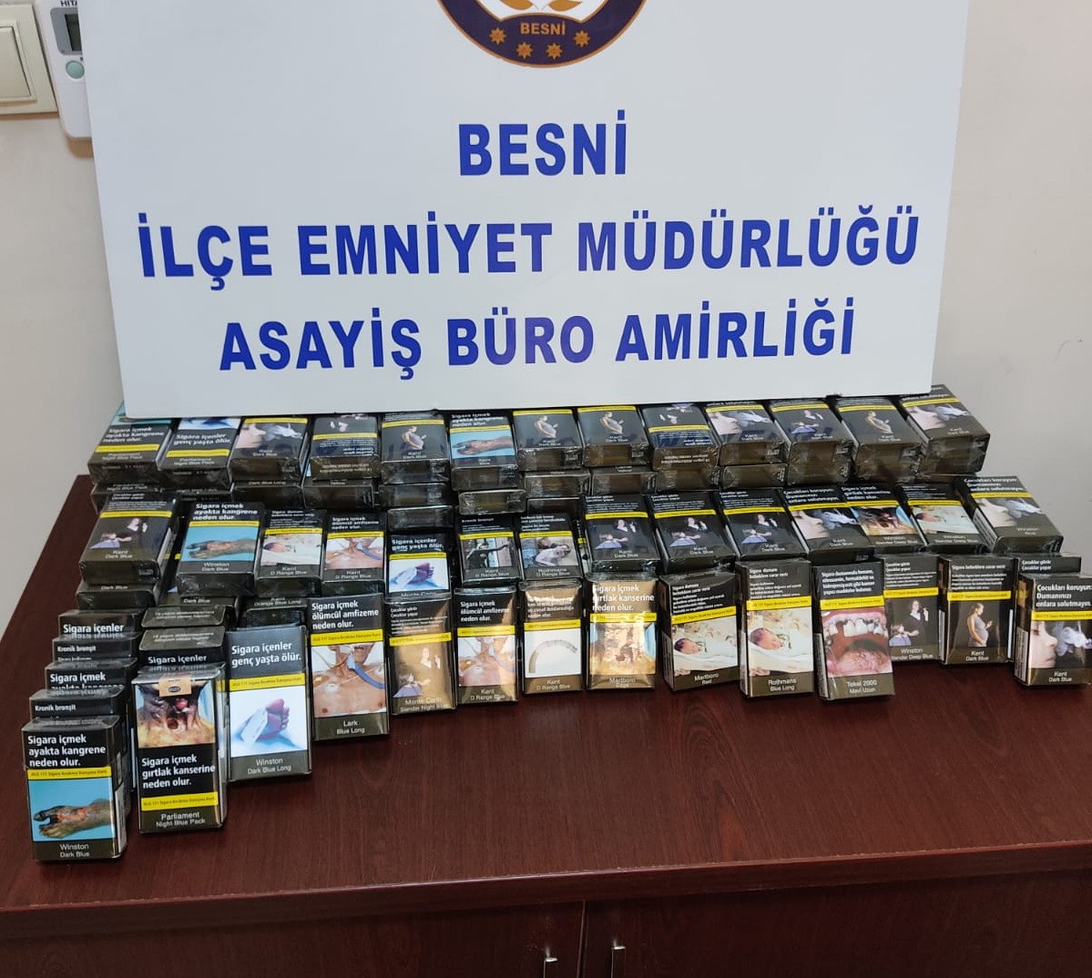 Marketten sigara çalan hırsızlar yakalandı