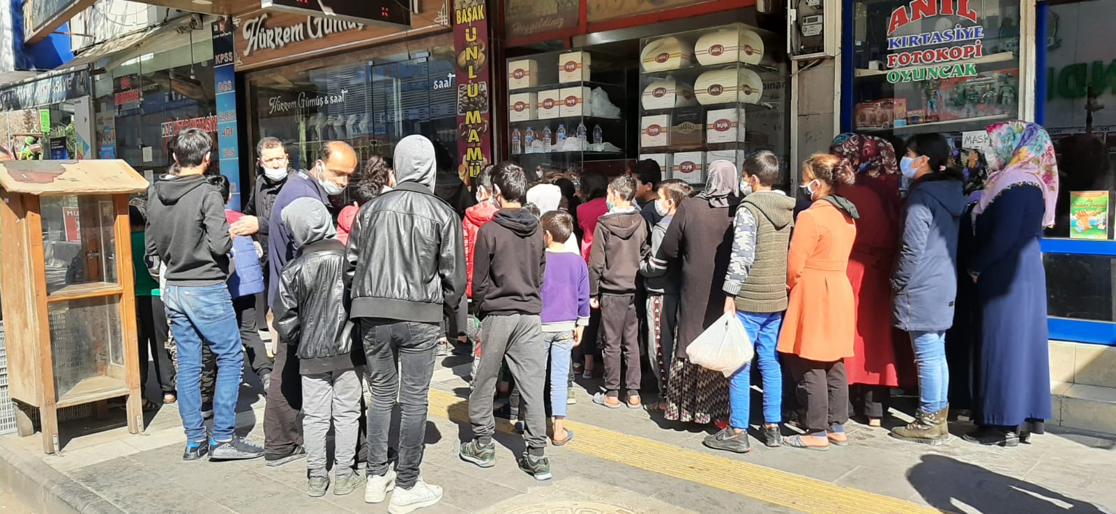 Adıyaman’da ücretsiz ekmek kuyruğu
