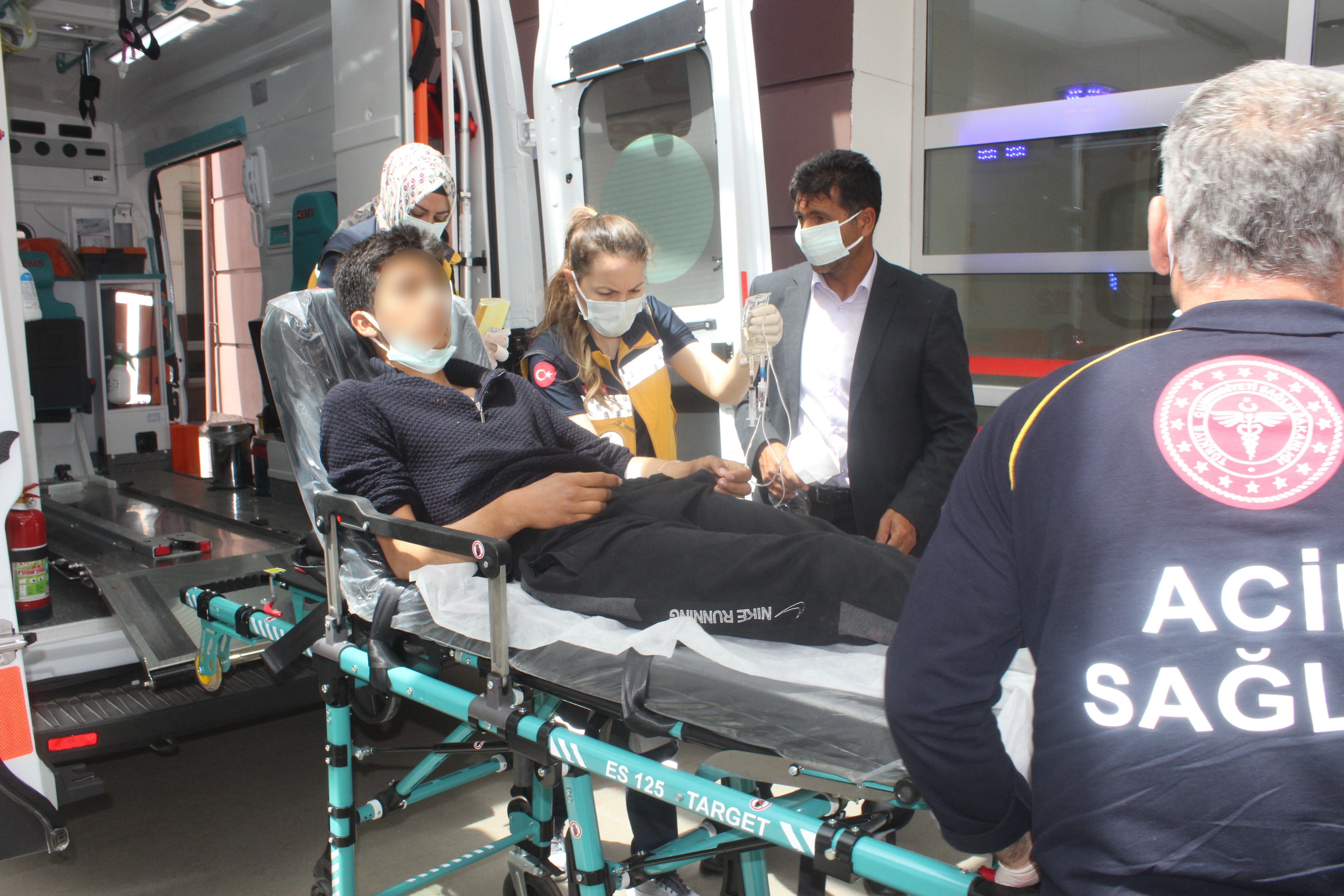 Elektrik akımına kapılan genç yaralandı