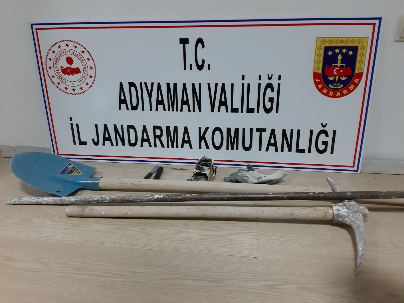 Jandarmadan define arayan şahıslara suçüstü