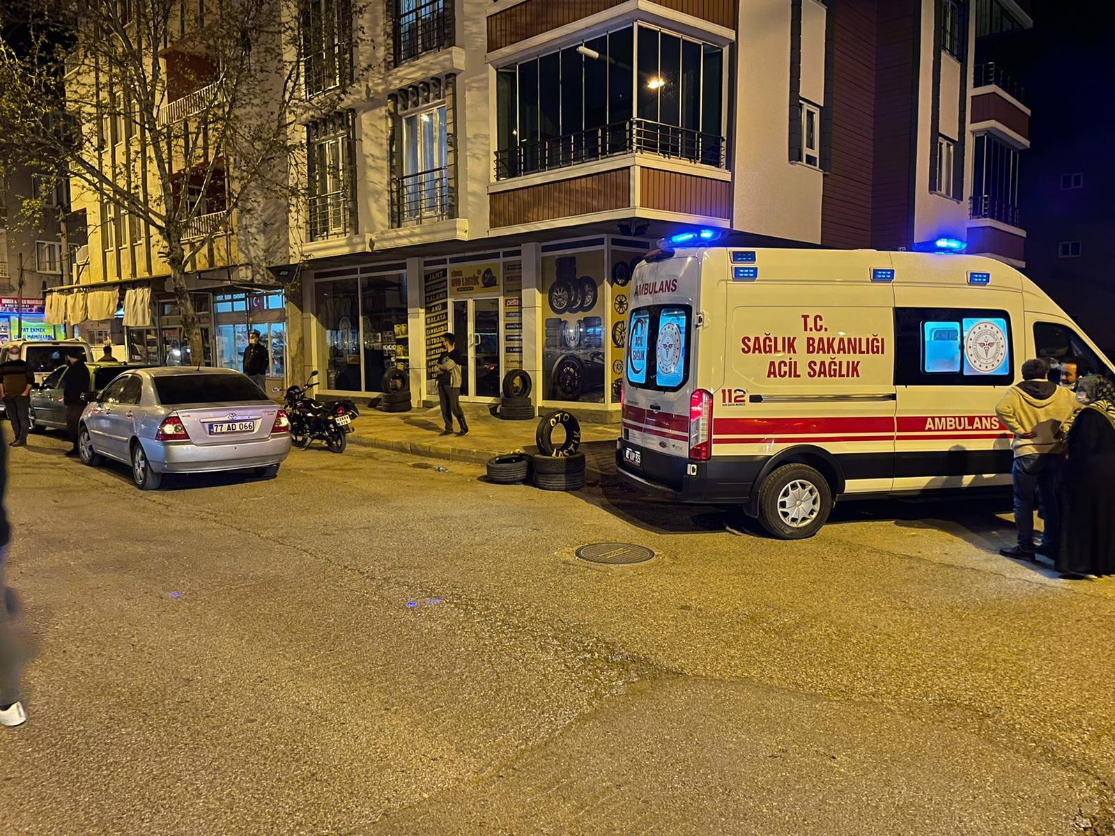 Kontrolden çıkan motosiklet devrildi: 3 yaralı
