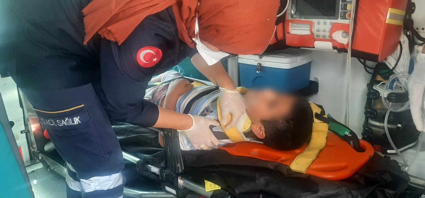 Motosiklet ile bisiklet çarpıştı: 2 yaralı