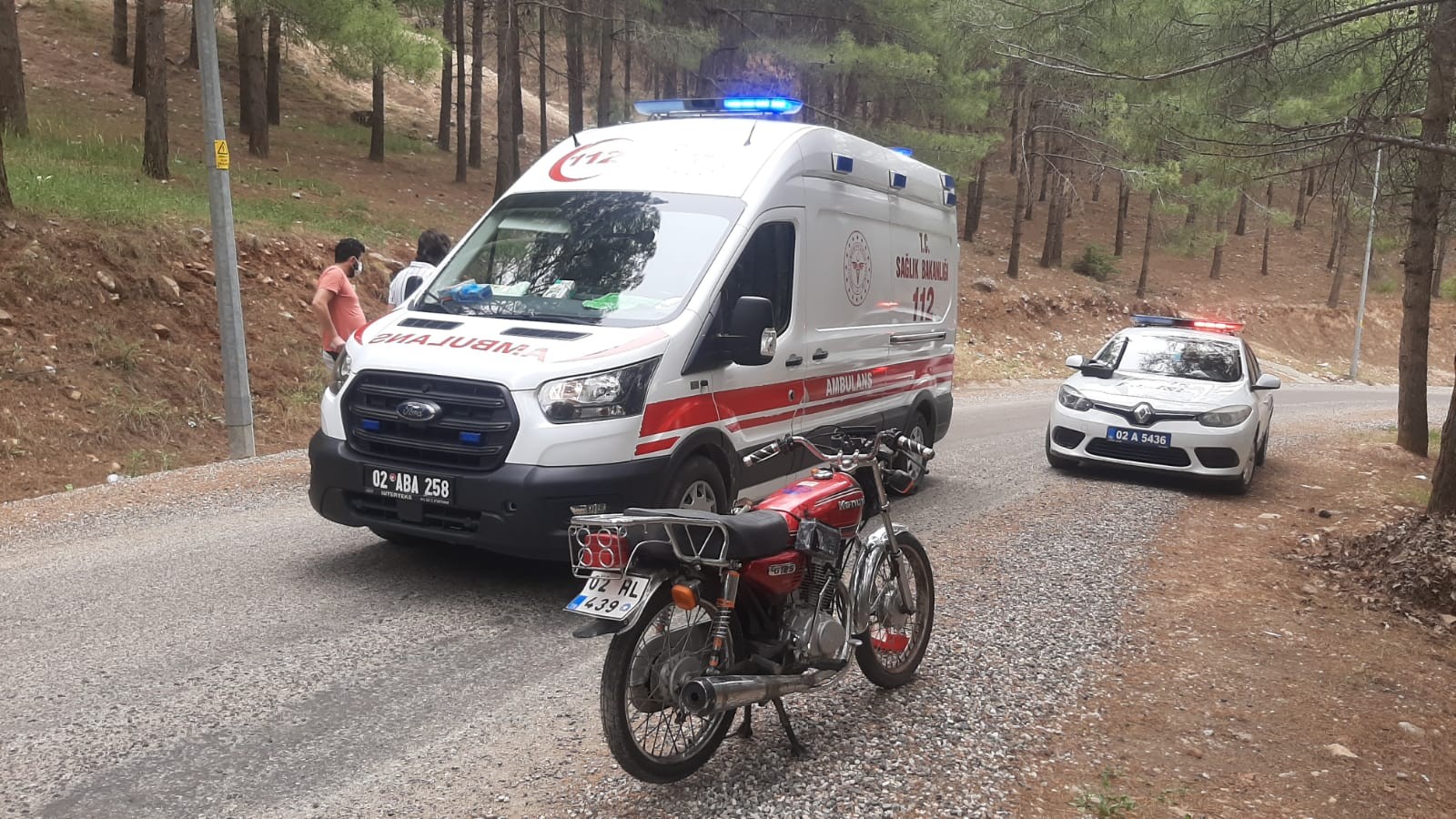 Motosiklet şarampole yuvarlandı: 2 yaralı