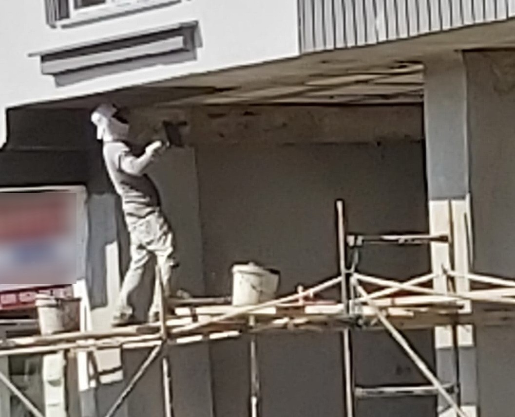 5 Katlı binanın elektrik tesisatını sökerek çaldı