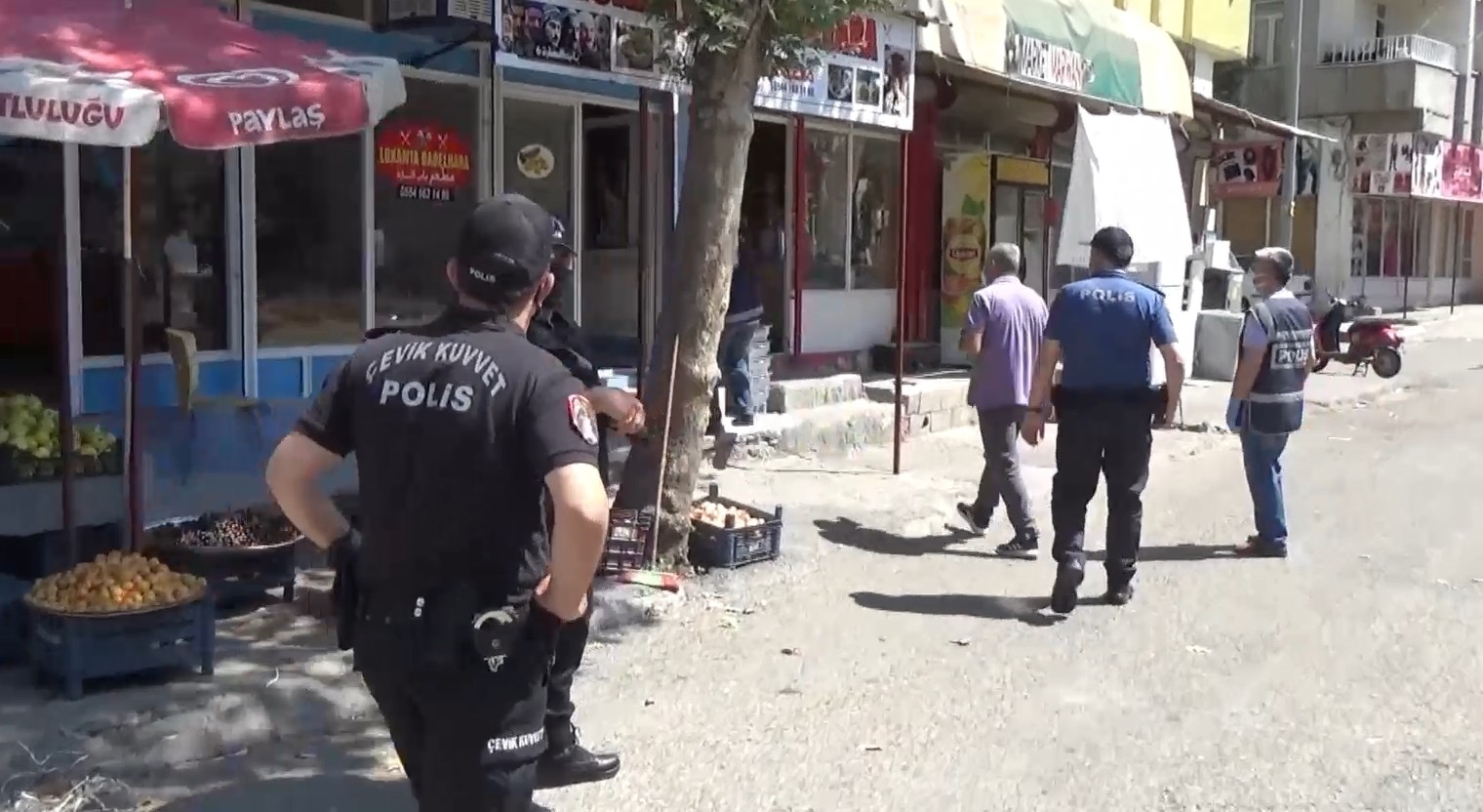 Aranan şahıslar ve göçmen kaçakçılığı uygulaması yapıldı
