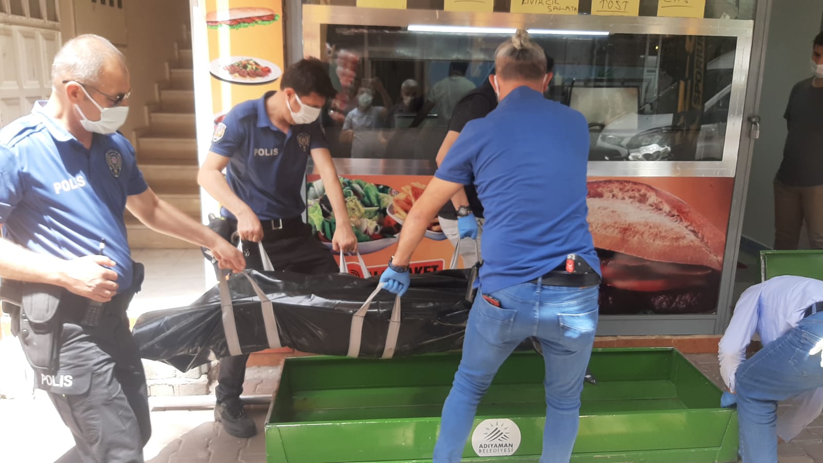 Kabloyla kendisini asarak yaşamına son verdi