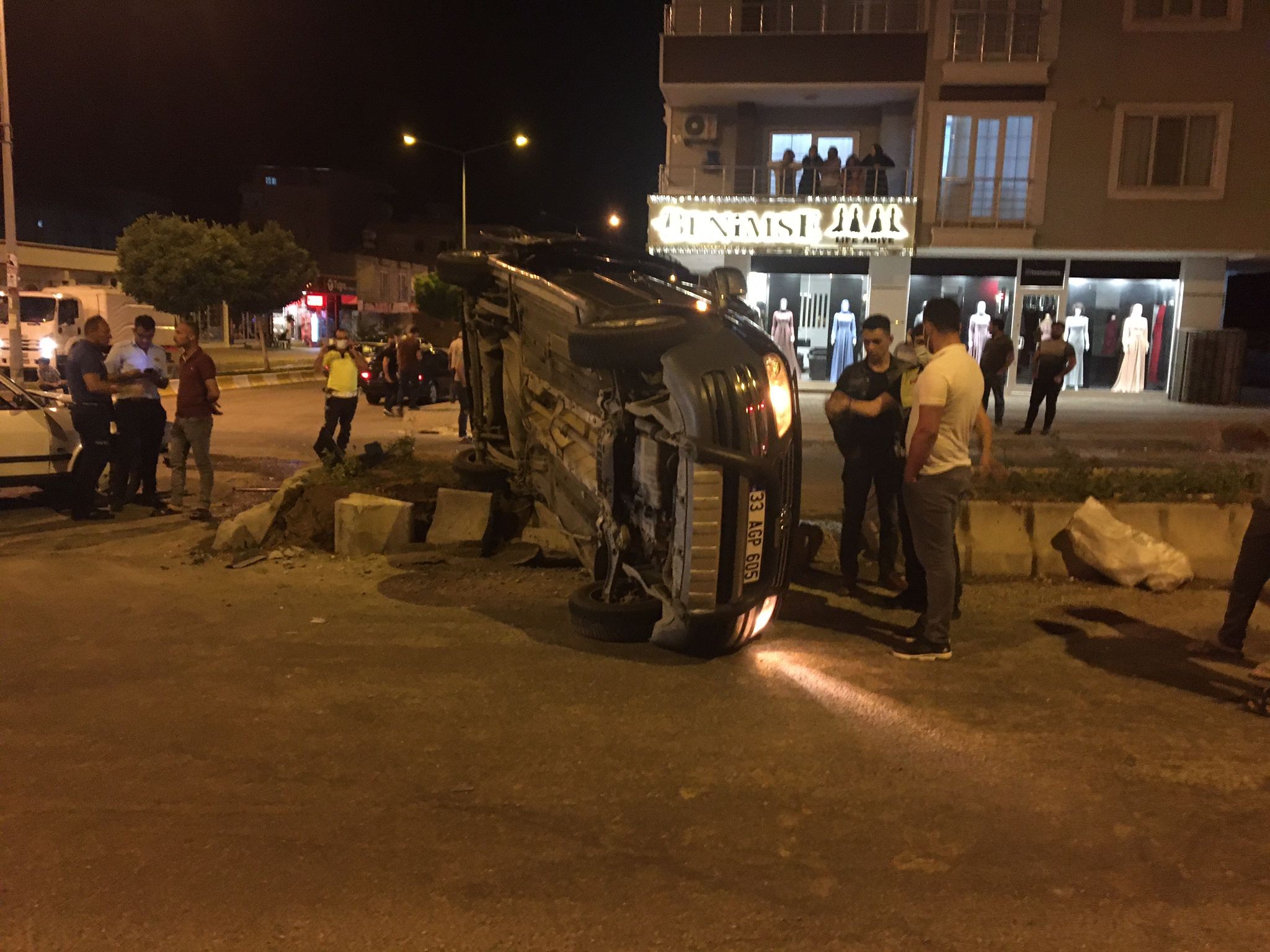 Otomobil ile hafif ticari araç çarpıştı: 5 yaralı