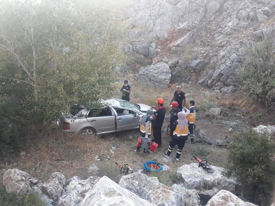 Polisler Kaza Yaptı: 1 Ölü, 1 Yaralı