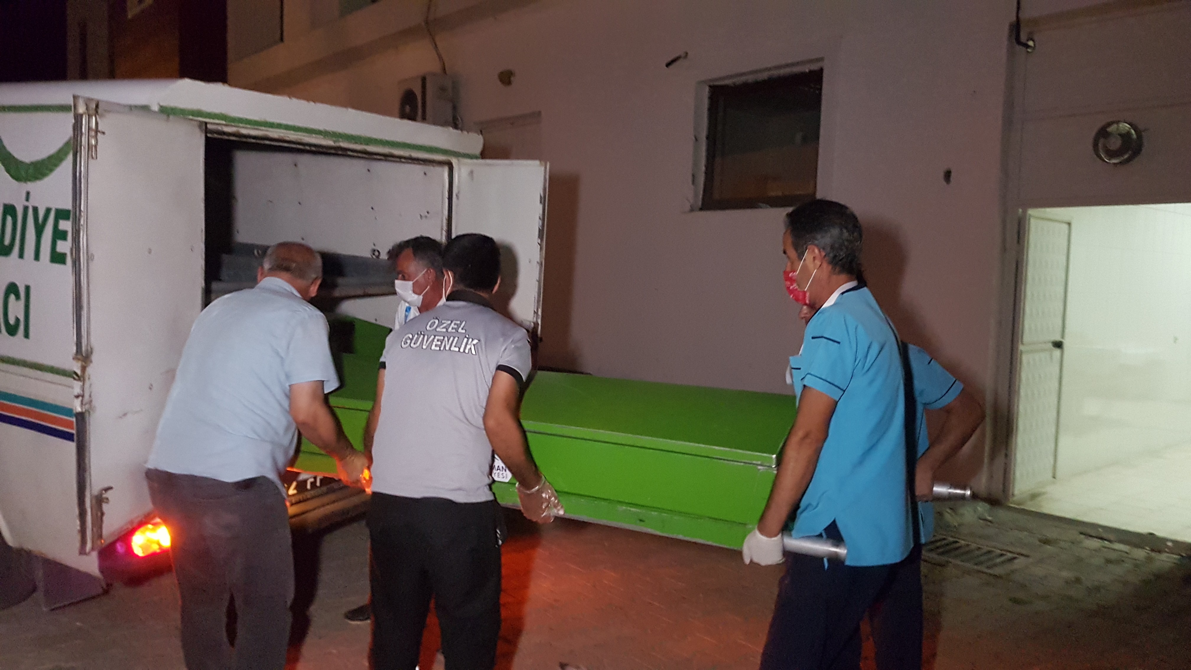 Üzerine boru düşen genç işçi hayatını kaybetti