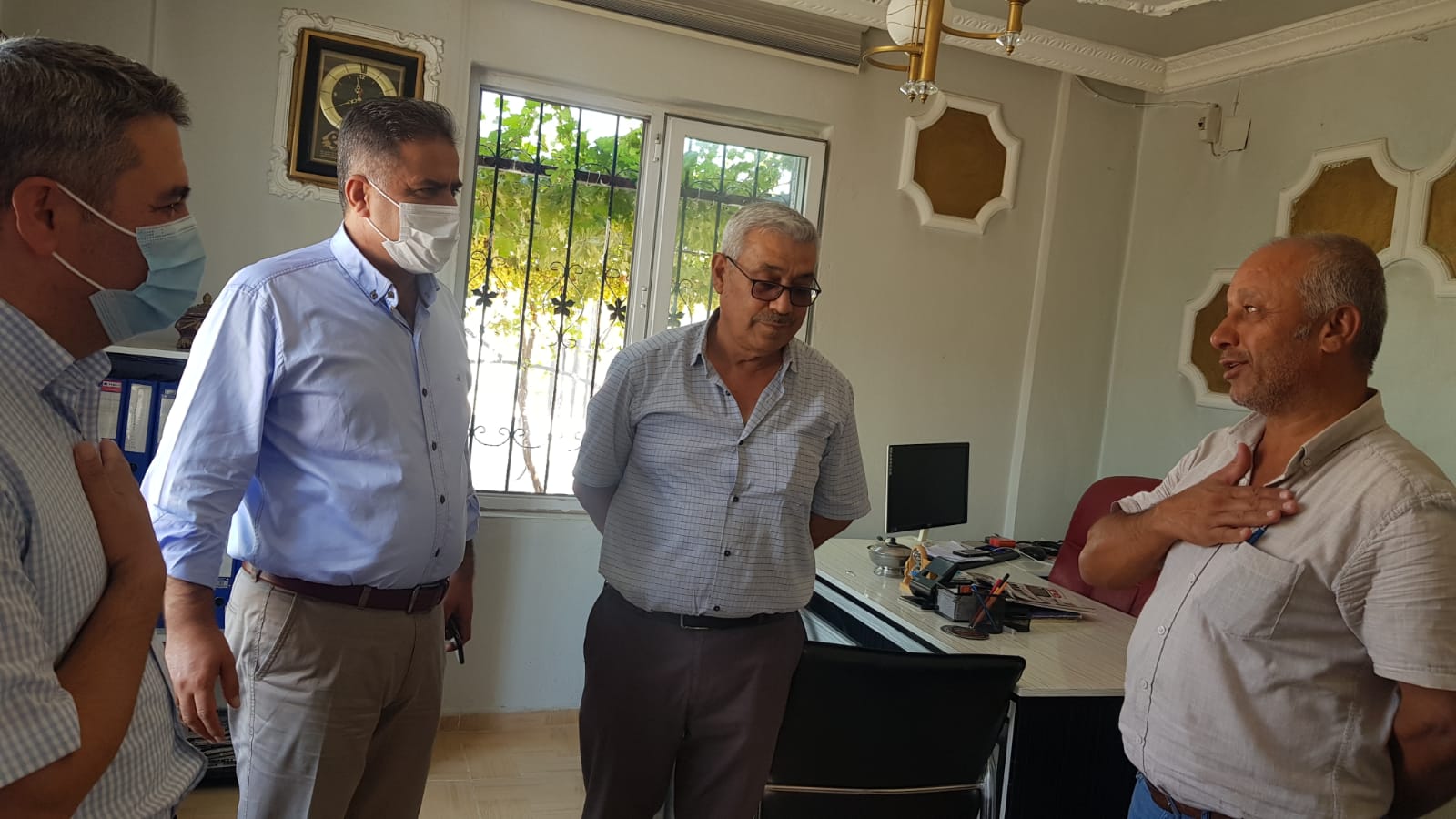 AK Partinin yaptığı hizmetleri anlatan broşürler dağıtılmaya başlandı