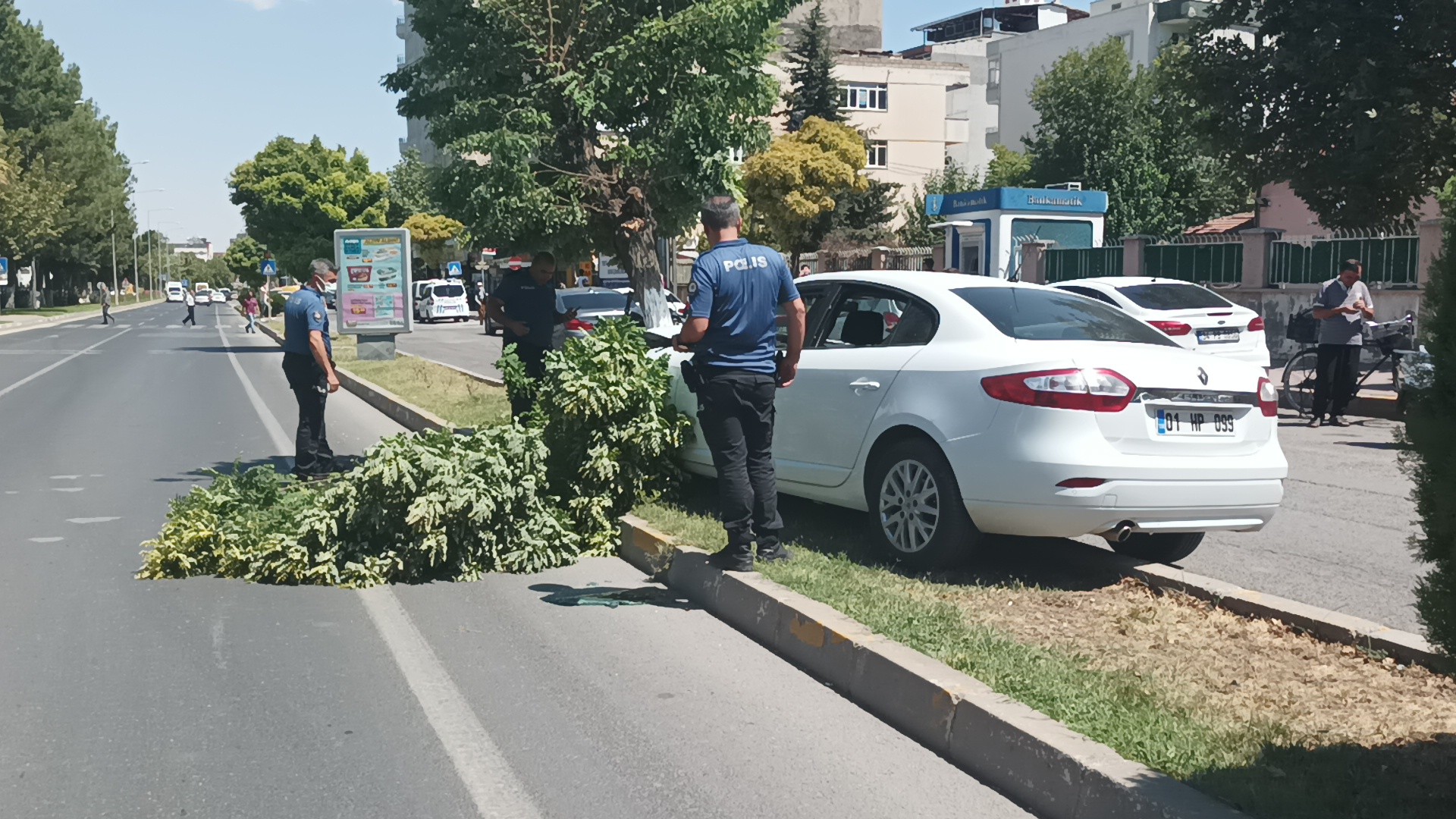 Direksiyon başında kalp krizi geçiren öğretim görevlisi hayatını kaybetti