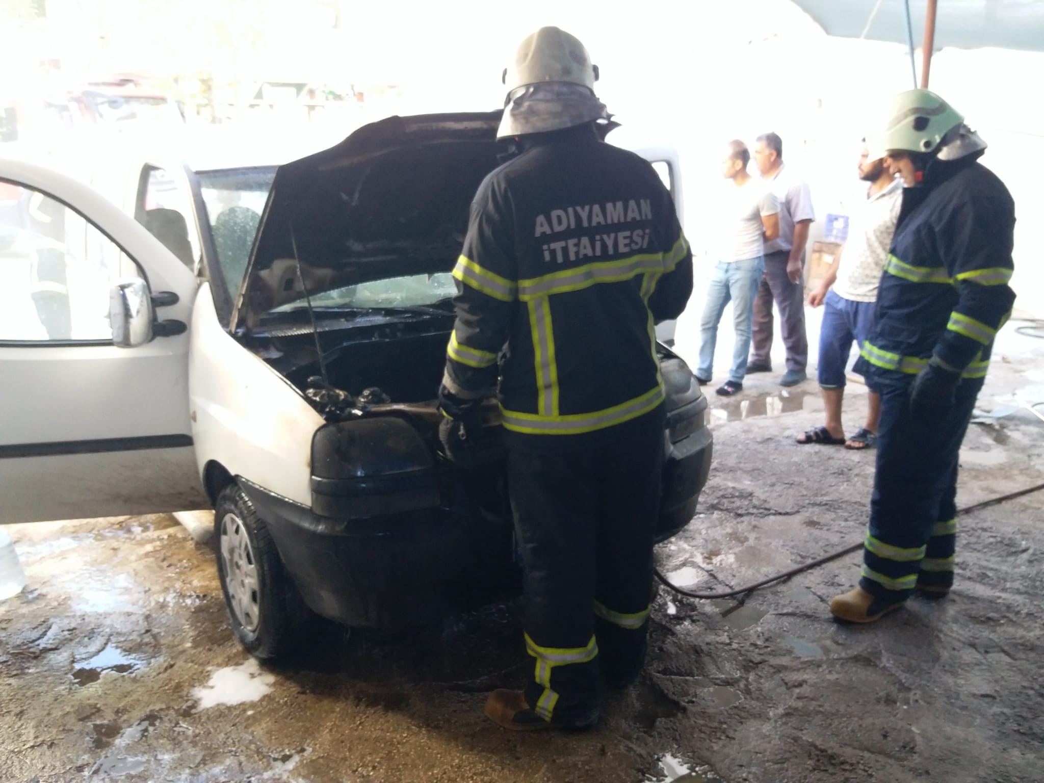 Hafif ticari araç alev alev yandı