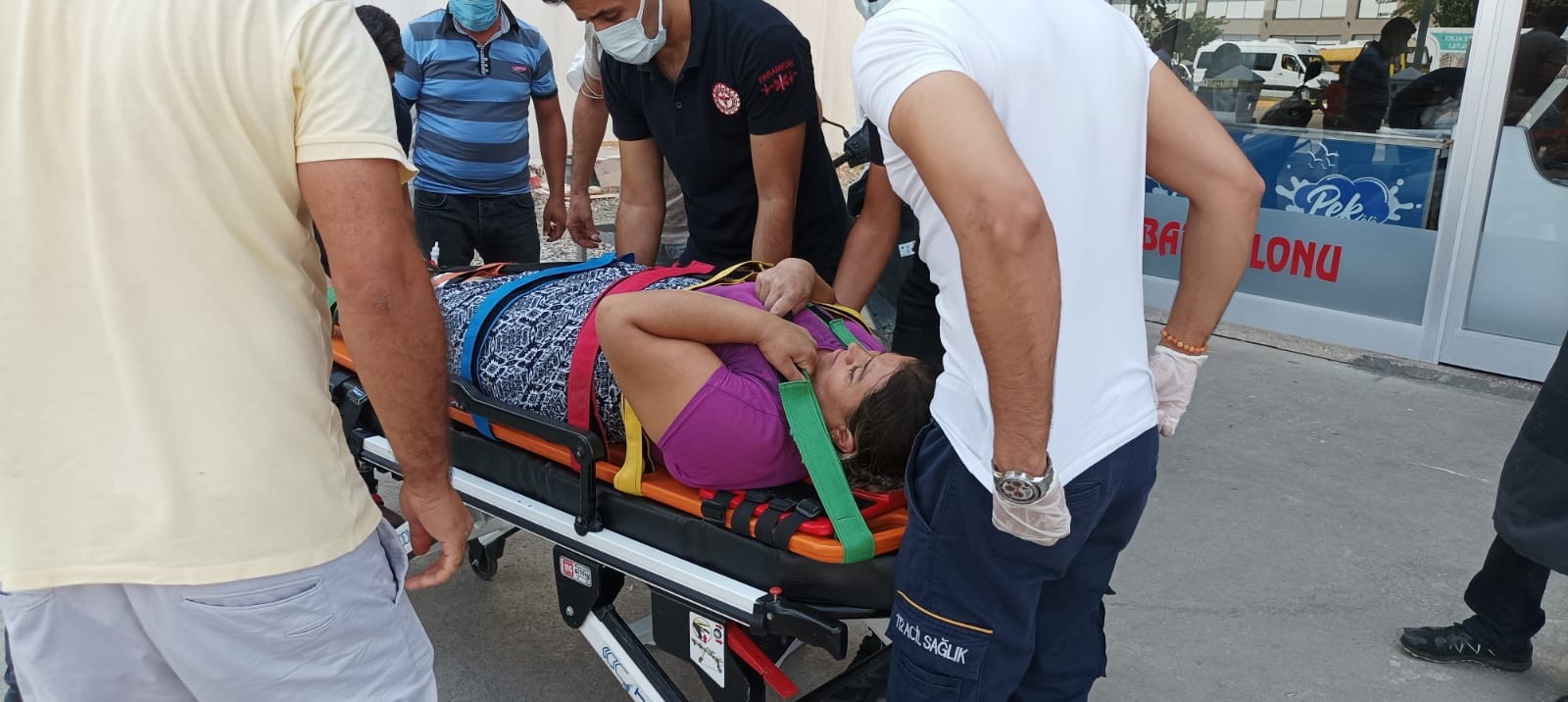 İncir ağacından düşen kadın yaralandı