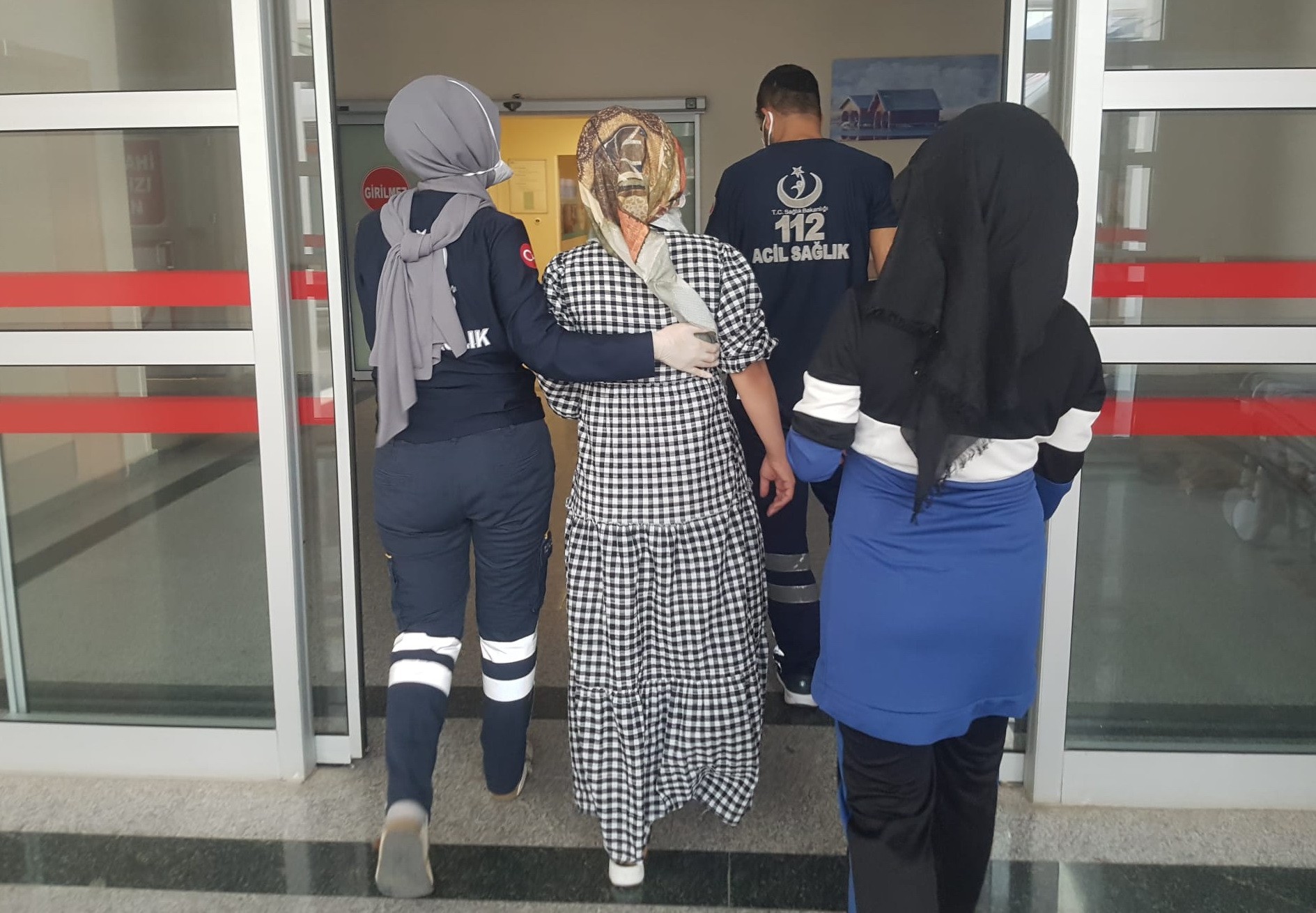 İncir toplarken merdivenden düşen kadın yaralandı