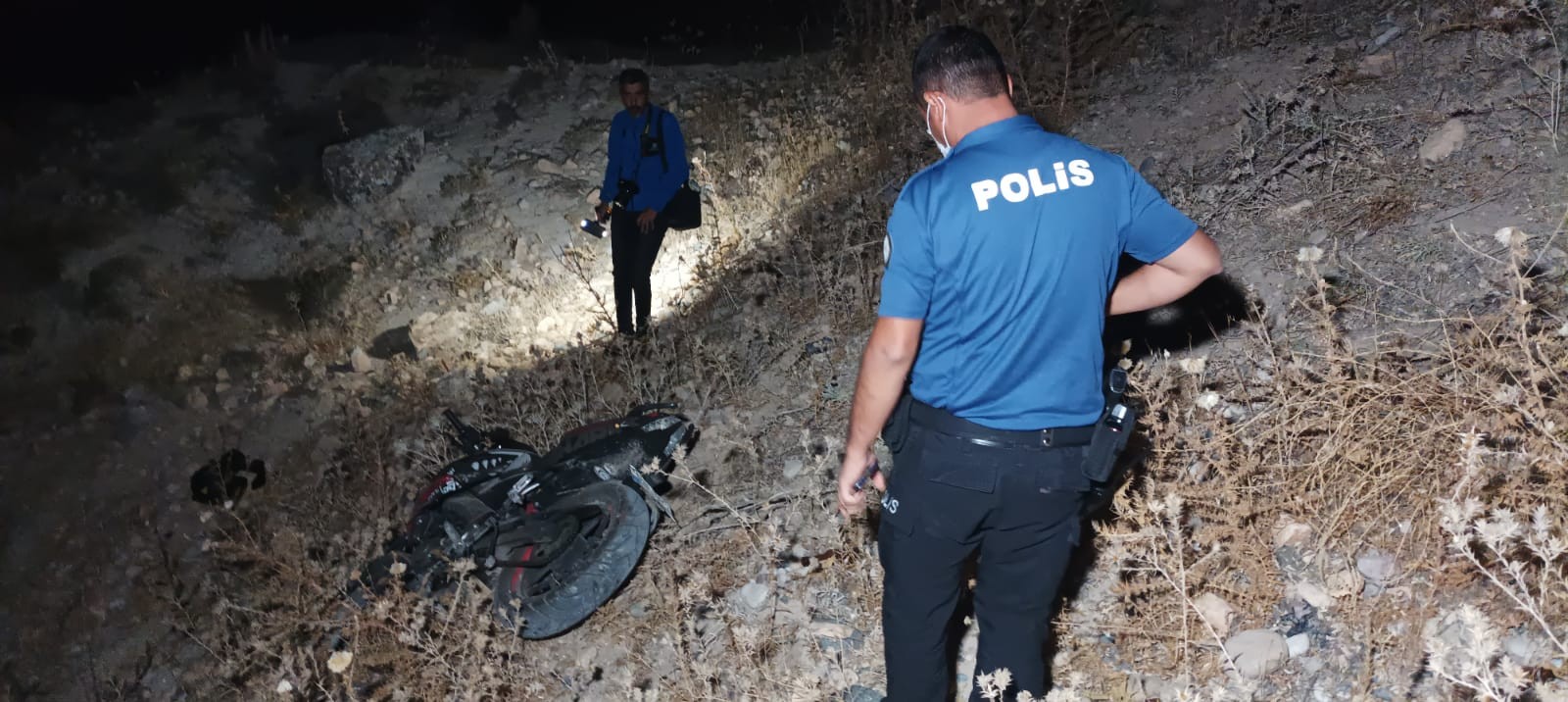 Motosiklet dağ yamacından yuvarlandı: 1 yaralı