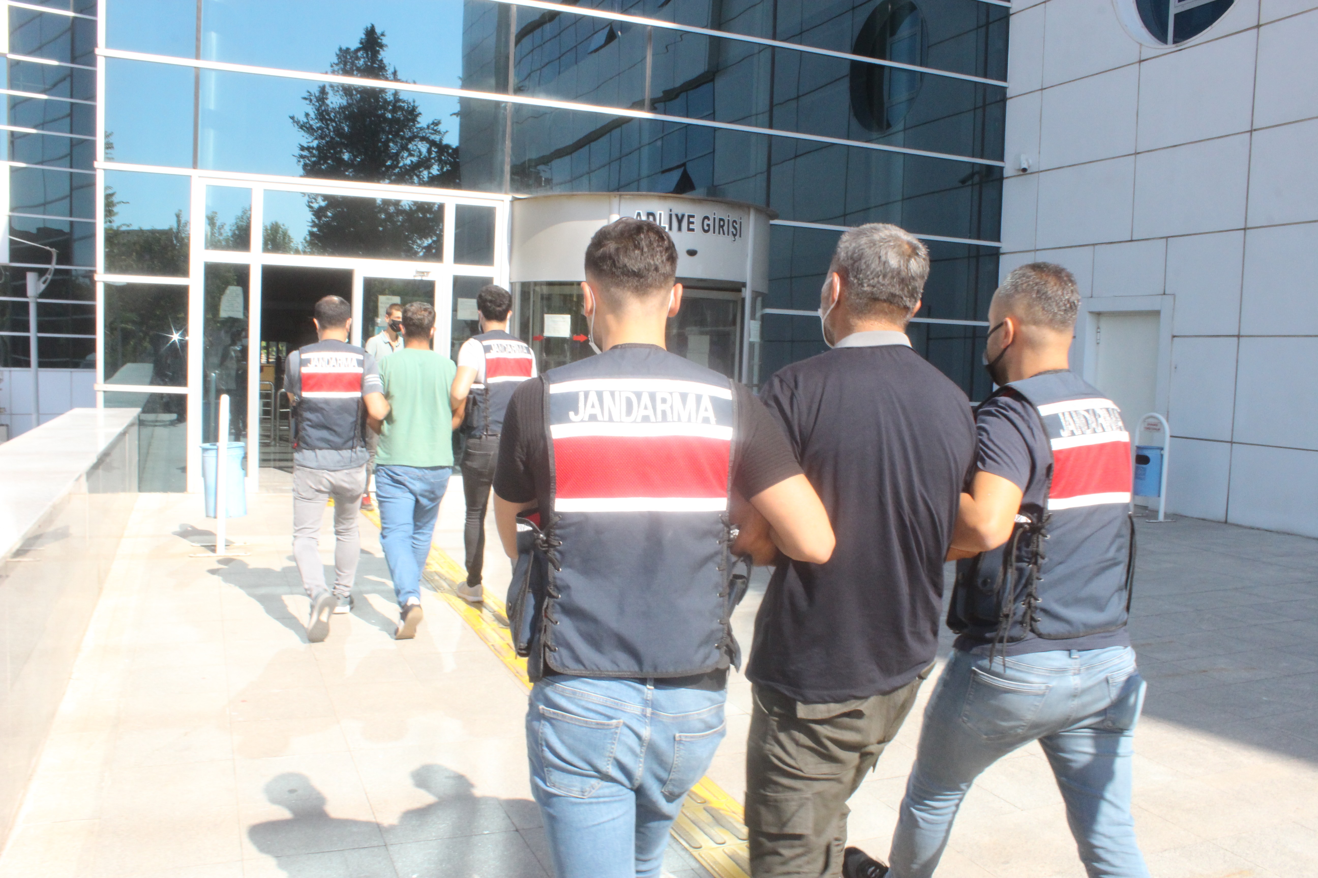 Terör operasyonunda 2 şüpheli gözaltına alındı