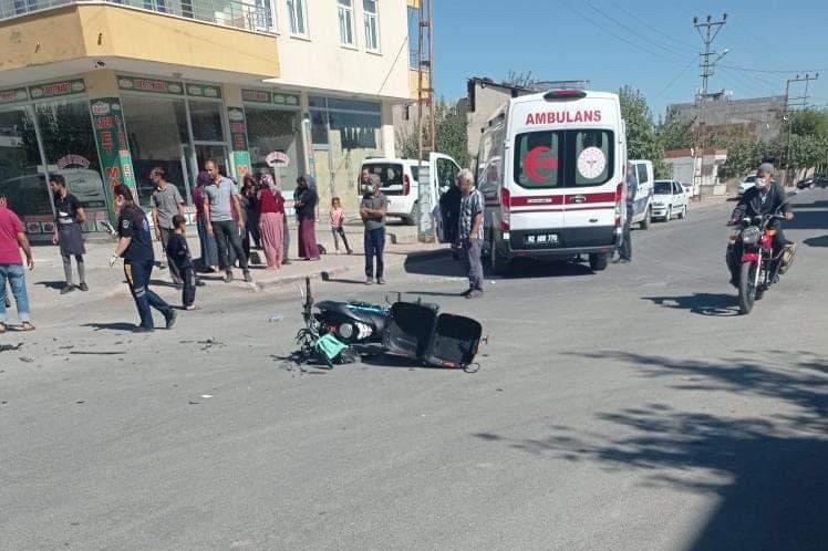 Otomobil ile motosiklet çarpıştı: 2 yaralı