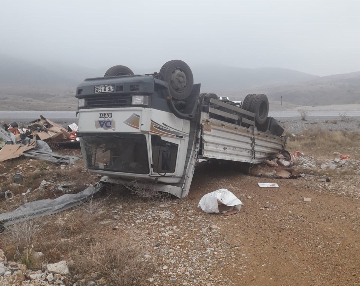 Kontrolden çıkan kamyonet takla attı: 1 yaralı