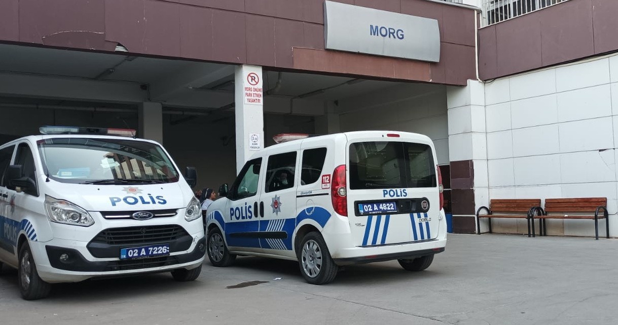 Odasında hareketsiz bulunan genç kız hayatını kaybetti