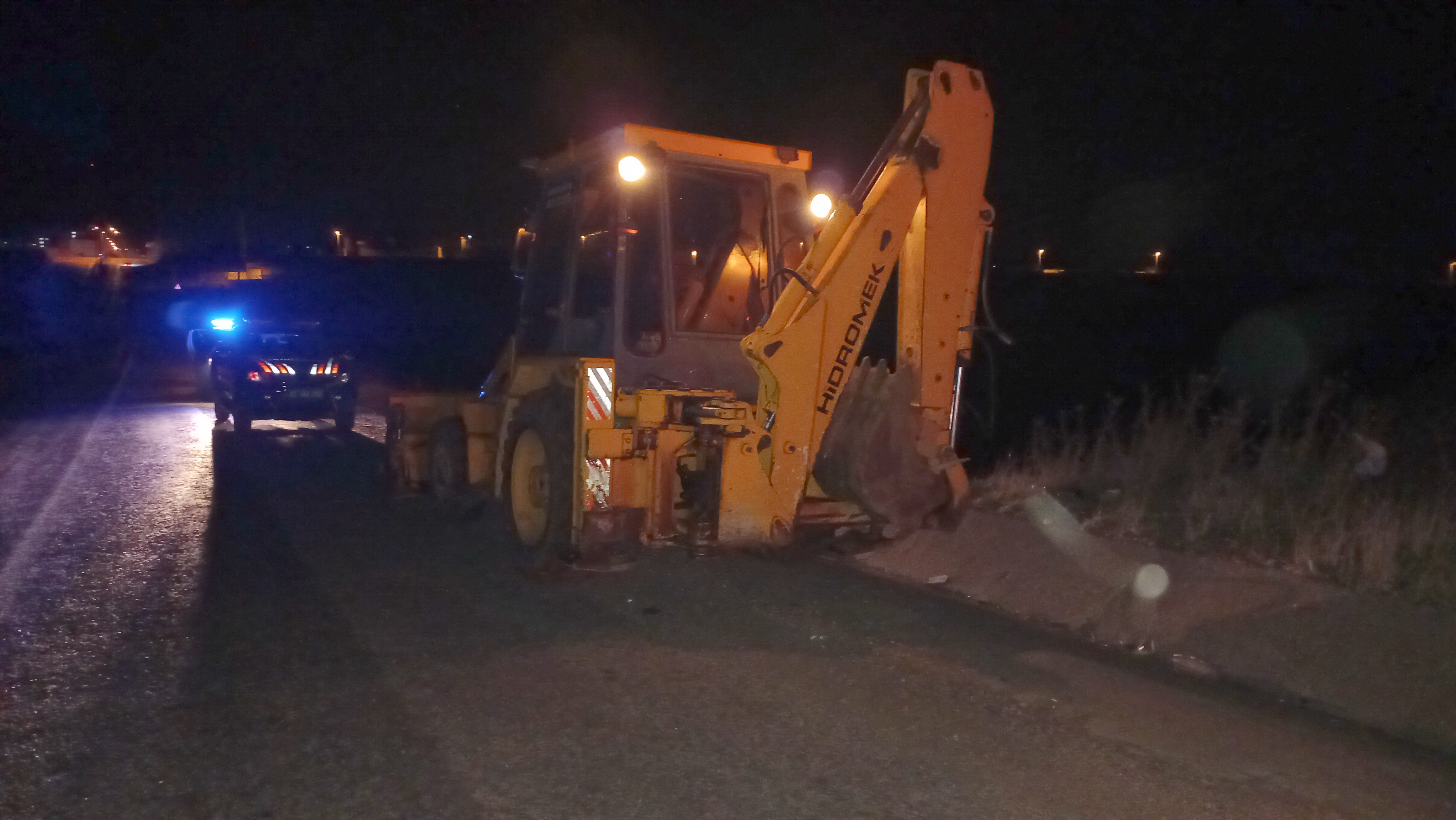 Otomobil ile iş makinası çarpıştı: 1 ölü