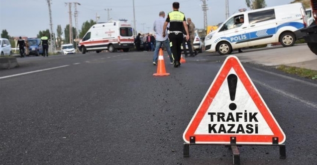 Adıyaman'da iki otomobil çarpıştı: 3 yaralı