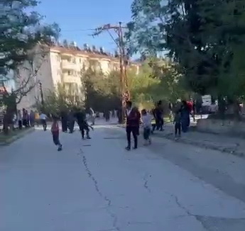 Suriyelilerin kavgasında ortalık savaş alanına döndü