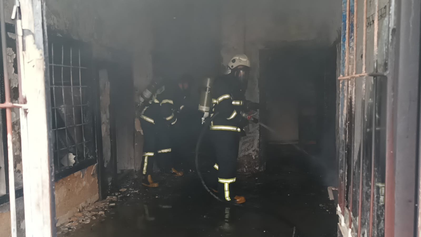 Yanarak ölmekten itfaiye kurtardı