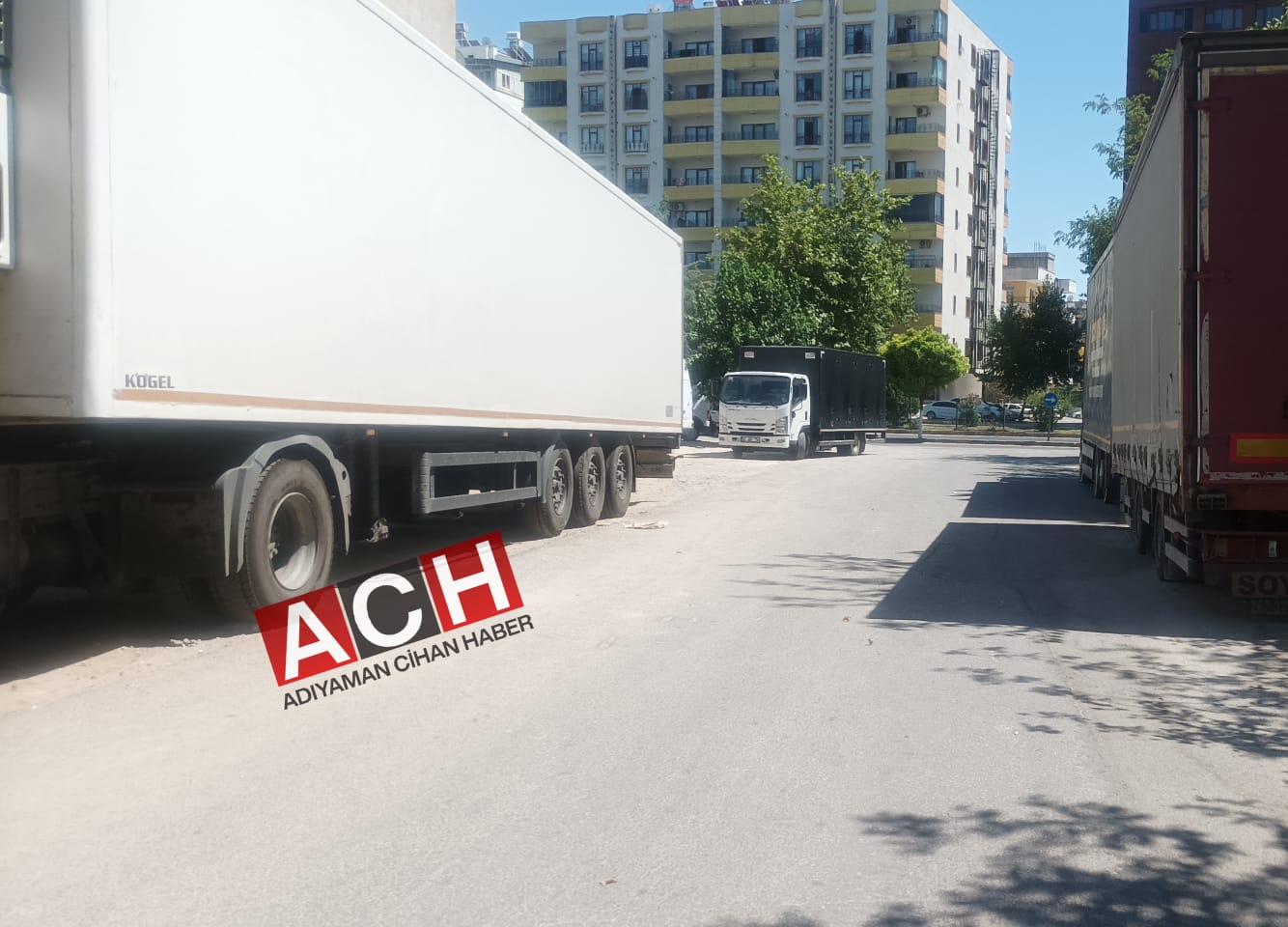 Eşlerini aldatırken uygunsuz halde polise yakalandılar