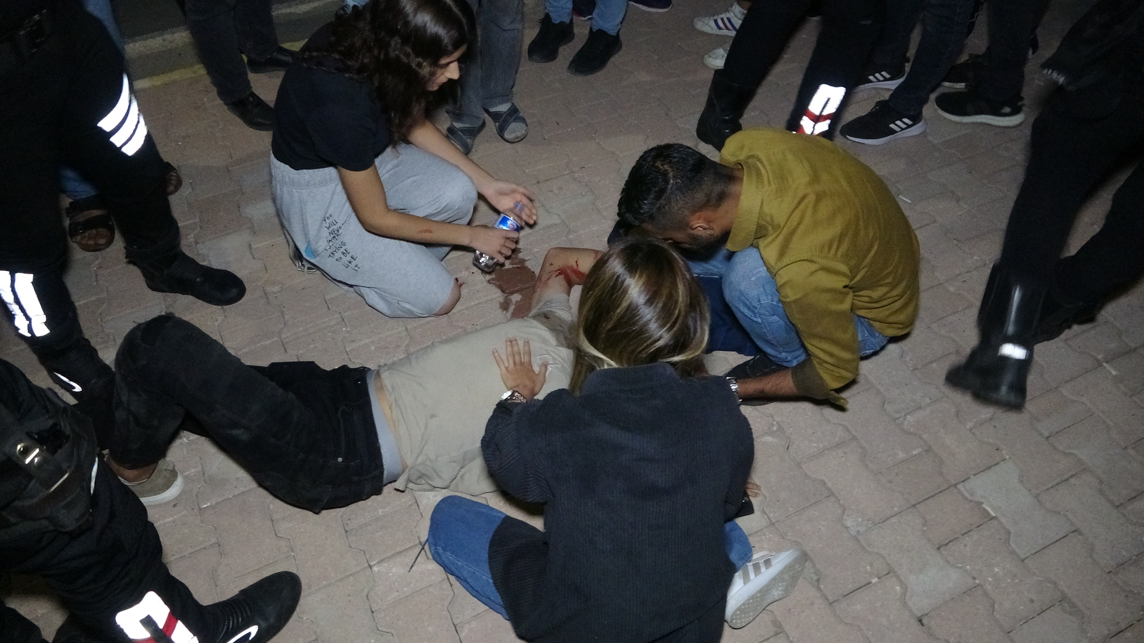 Konserde, olaylar üstüne olaylar yaşandı: 1'i ağır 4 yaralı