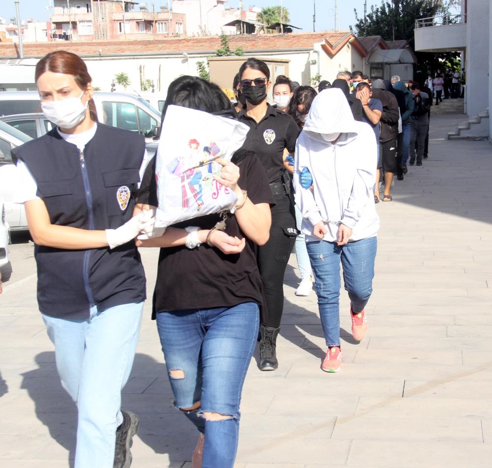 Eş Değiştirerek Cinsel İlişkiye Girmişler