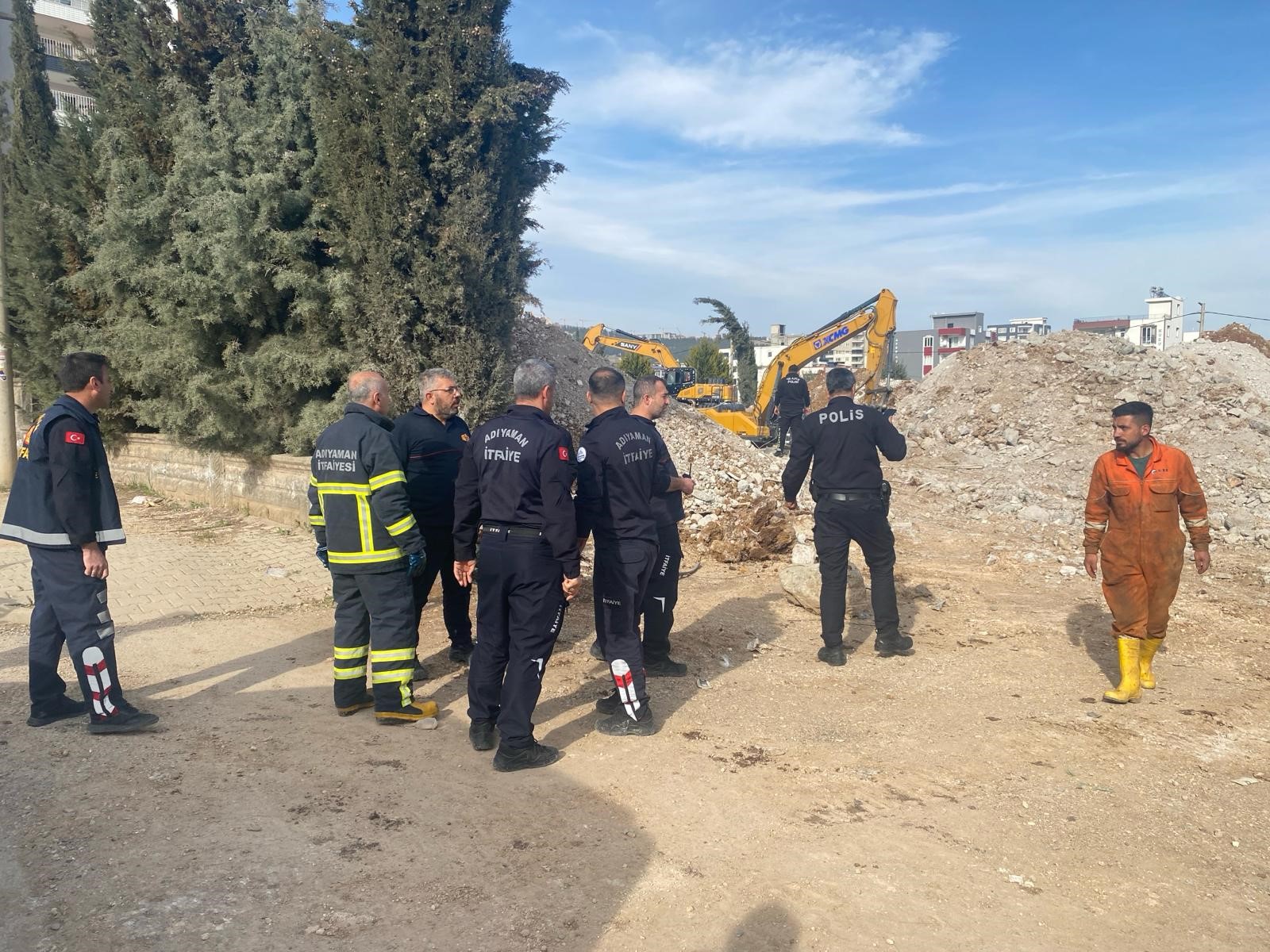 Ayağına beton parçası düşen işçi ağır yaralandı
