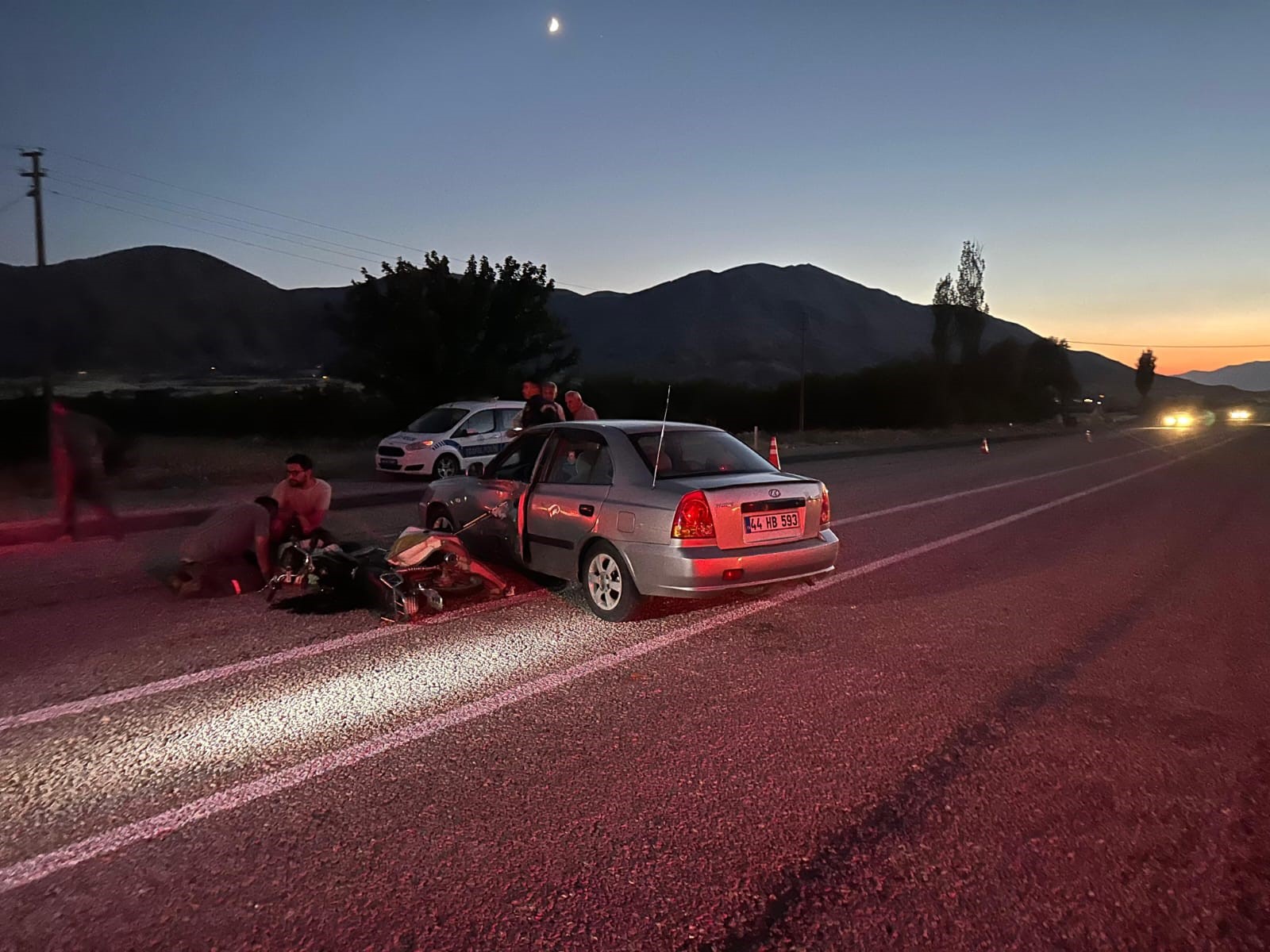 Otomobil ile motosiklet çarpıştı: 1 yaralı