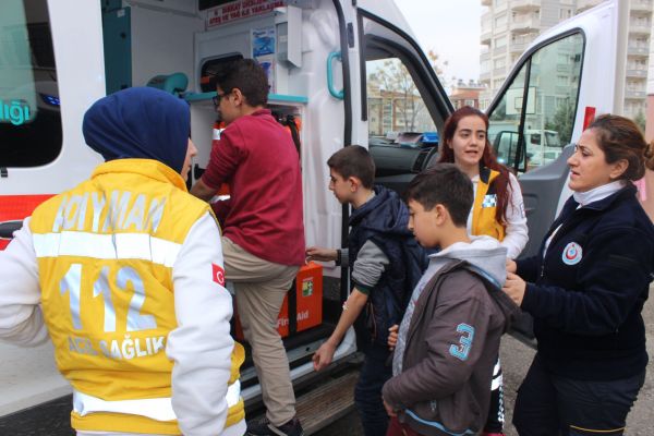 20 öğrenci evden getirilen yiyeceklerden zehirlendi