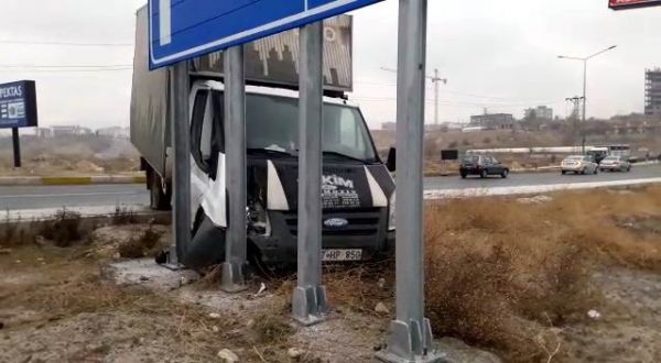 2 Farklı Kazada, 4 Araç Birbirine Girdi