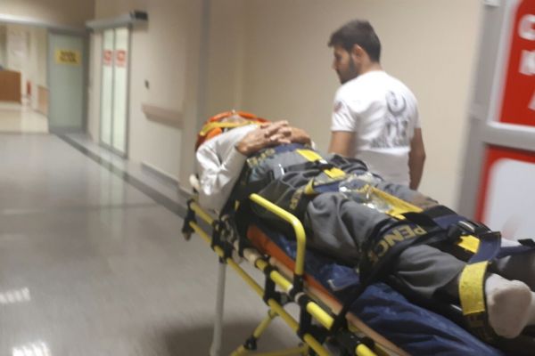 2 katlı evin penceresinden düştü
