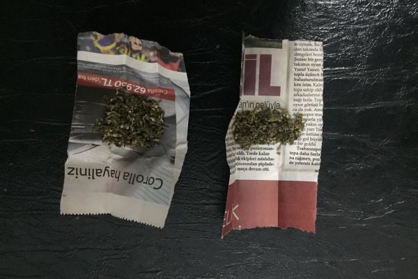 2 Şahıs uyuşturucu kullanırken yakalandı
