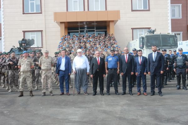 30 Ağustosta göndere Türk Bayrağı çekildi