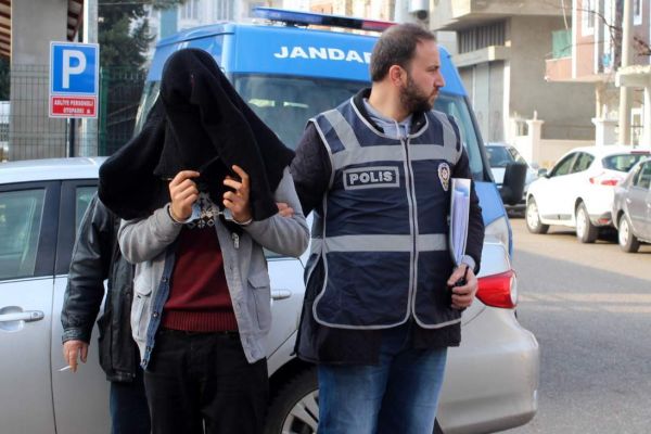 3 ayrı iş yerini soyan hırsızlardan biri yakalandı