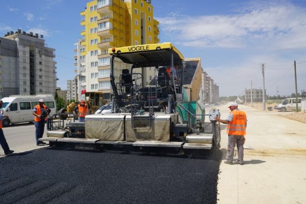 3. Çevreyolunun batı kısmında asfalt ve kaldırım çalışması yapılıyor  